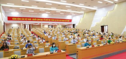 Đại biểu hội đồng nhân dân khóa Bình Phước biểu quyết Nghị quyết số 01 2022 NQ-HĐND ngày 31-03-2022